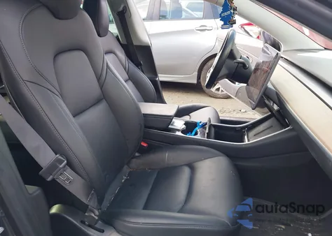 2019 Tesla Model 3 Long Range/Mid Range/Standard Range/Standard Range Plus z USA, uszkodzony, nr VIN 5YJ3E1EA6KF362425